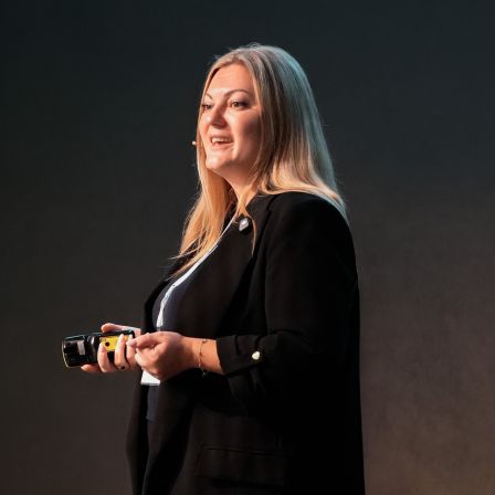 rent a speaker ardiana krasniqi